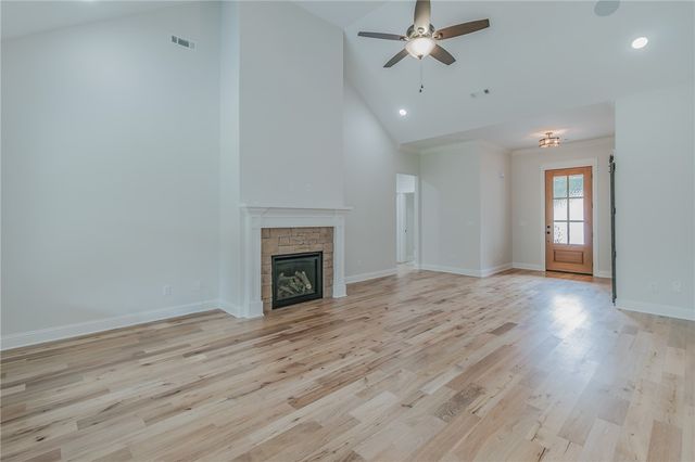 9 Clevedon Circle, Bella Vista, AR 72715