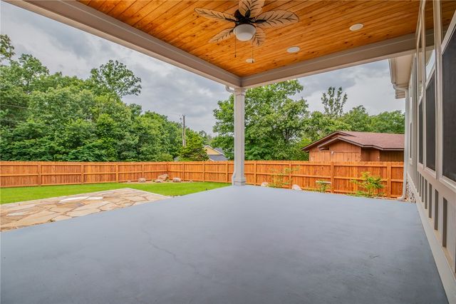 9 Clevedon Circle, Bella Vista, AR 72715