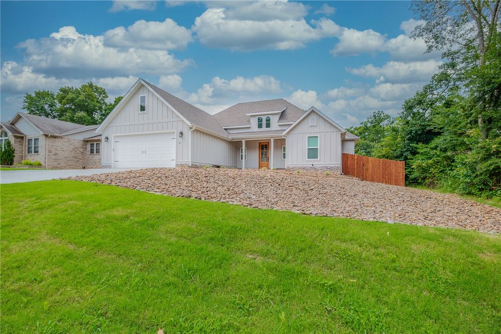 9 Clevedon Circle, Bella Vista, AR 72715