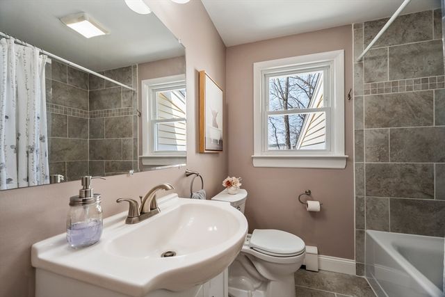 33 Sumner St, Norwood, MA 02062