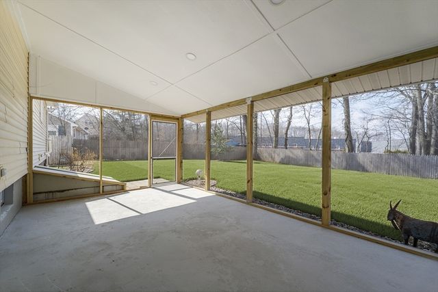 33 Sumner St, Norwood, MA 02062