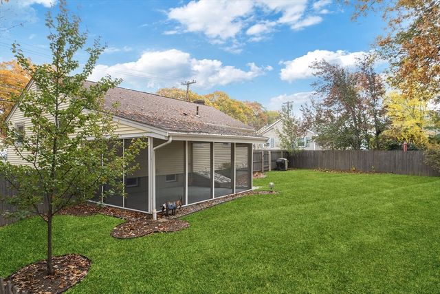 33 Sumner St, Norwood, MA 02062