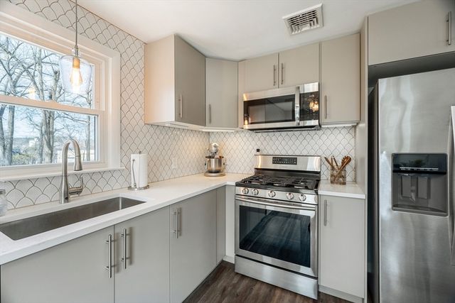 33 Sumner St, Norwood, MA 02062