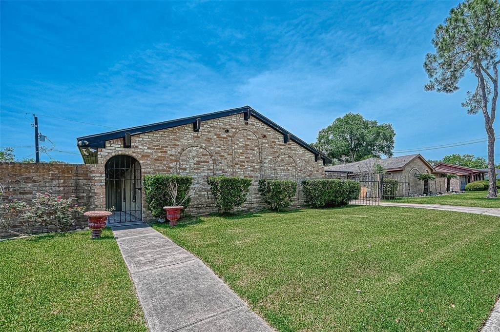 11714 Mclain Boulevard, Houston, TX 77071