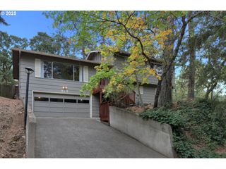 910 E 43RD Ave, Eugene, OR 97405