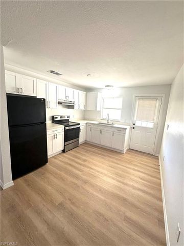 1171 Alhambra CIR, Naples, FL 34103