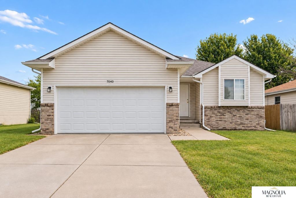 7040 whitewater Lane, Lincoln, NE 68521