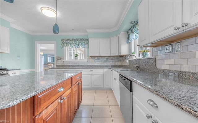 5220 Lake CIR, Portsmouth, VA 23703