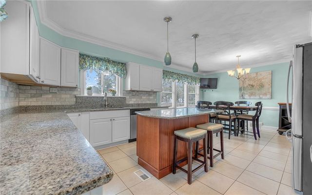 5220 Lake CIR, Portsmouth, VA 23703