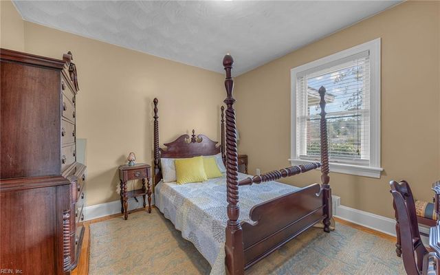 5220 Lake CIR, Portsmouth, VA 23703