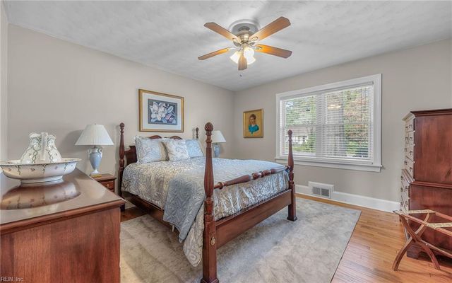 5220 Lake CIR, Portsmouth, VA 23703