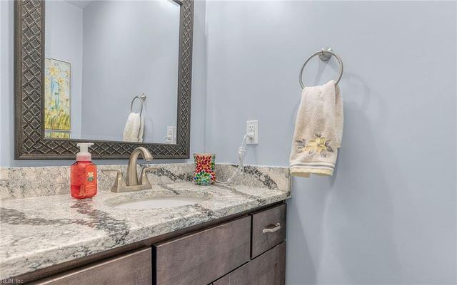 5220 Lake CIR, Portsmouth, VA 23703