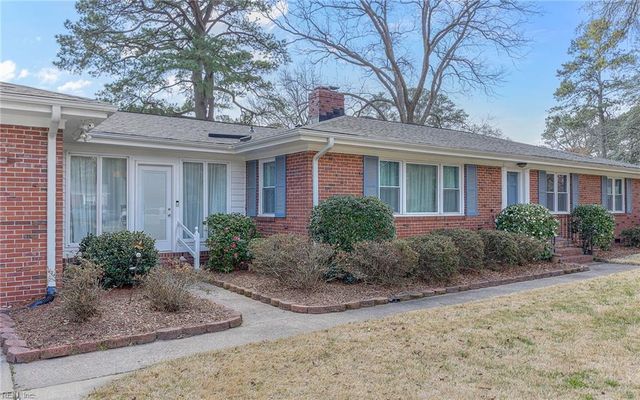 5220 Lake CIR, Portsmouth, VA 23703