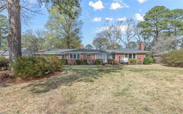 5220 Lake CIR, Portsmouth, VA 23703