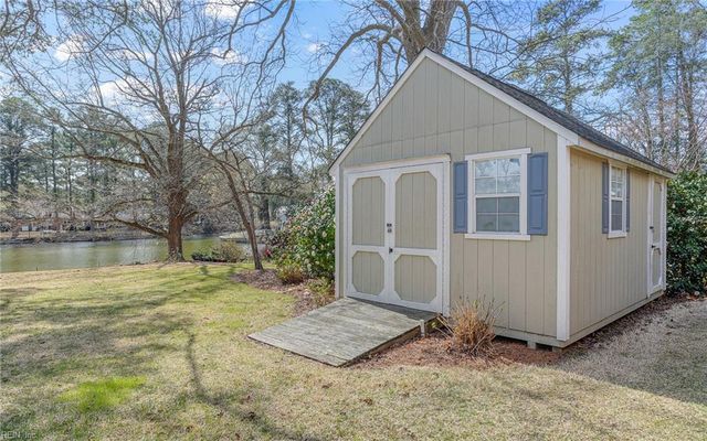 5220 Lake CIR, Portsmouth, VA 23703