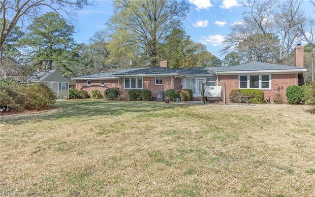 5220 Lake CIR, Portsmouth, VA 23703