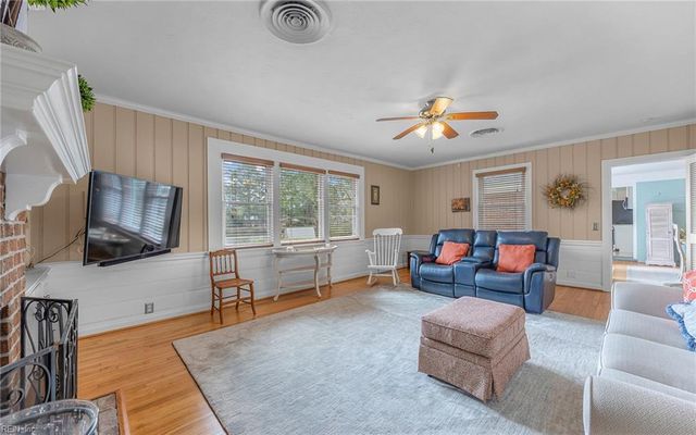 5220 Lake CIR, Portsmouth, VA 23703