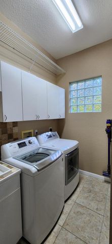 21 Country Lake Cir, Boynton Beach, FL 33436