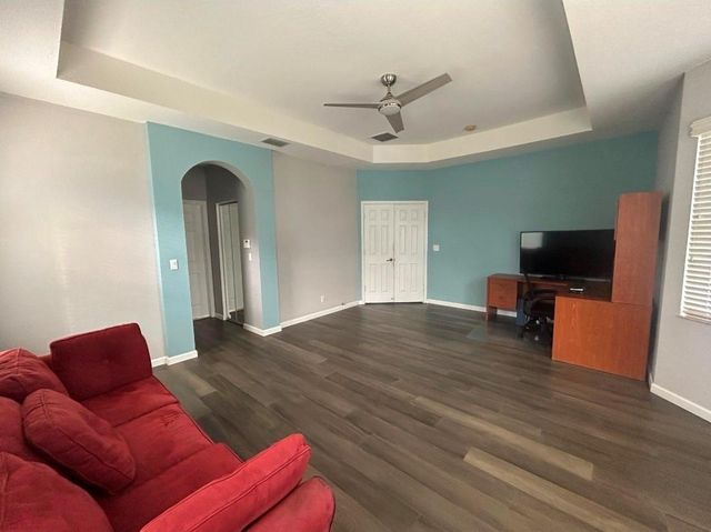 21 Country Lake Cir, Boynton Beach, FL 33436