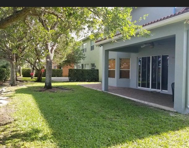 21 Country Lake Cir, Boynton Beach, FL 33436