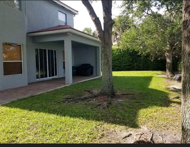 21 Country Lake Cir, Boynton Beach, FL 33436