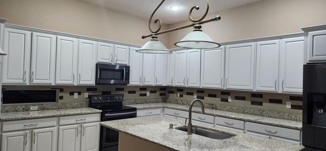 21 Country Lake Cir, Boynton Beach, FL 33436