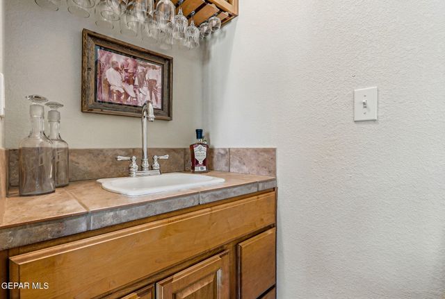 6068 LAGUNA VISTA Drive, El Paso, TX 79932