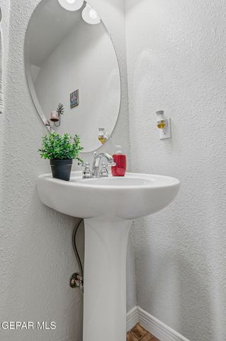 6068 LAGUNA VISTA Drive, El Paso, TX 79932