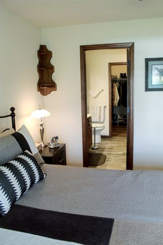 1335 Crescent View NE, Cedar Rapids, IA 52402