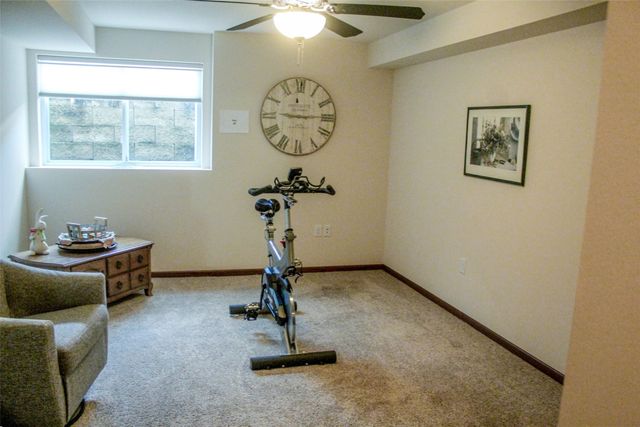 1335 Crescent View NE, Cedar Rapids, IA 52402