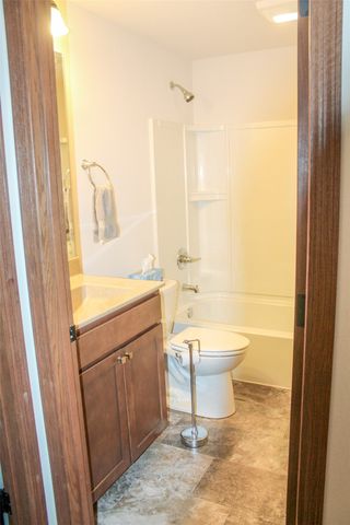 1335 Crescent View NE, Cedar Rapids, IA 52402