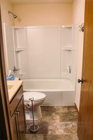 1335 Crescent View NE, Cedar Rapids, IA 52402