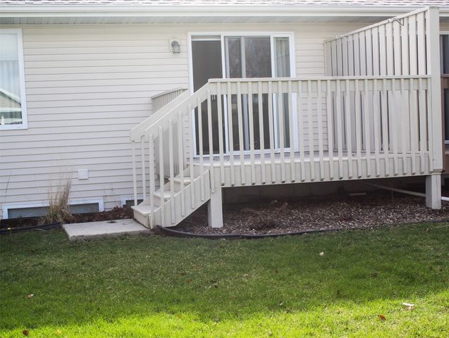 1335 Crescent View NE, Cedar Rapids, IA 52402