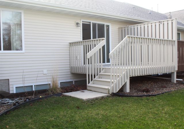 1335 Crescent View NE, Cedar Rapids, IA 52402