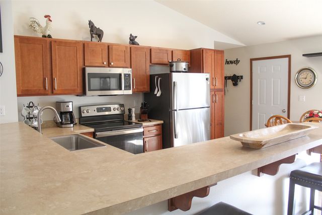 1335 Crescent View NE, Cedar Rapids, IA 52402