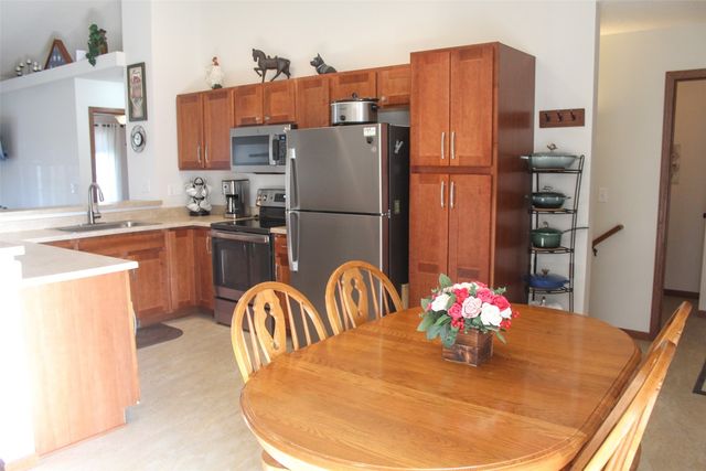 1335 Crescent View NE, Cedar Rapids, IA 52402