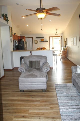 1335 Crescent View NE, Cedar Rapids, IA 52402