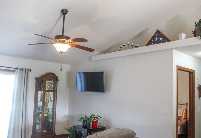 1335 Crescent View NE, Cedar Rapids, IA 52402