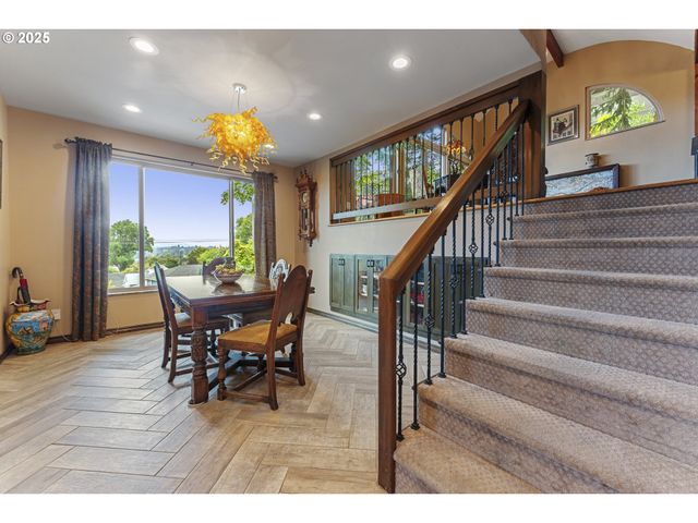 6521 S CORBETT Ave, Portland, OR 97239