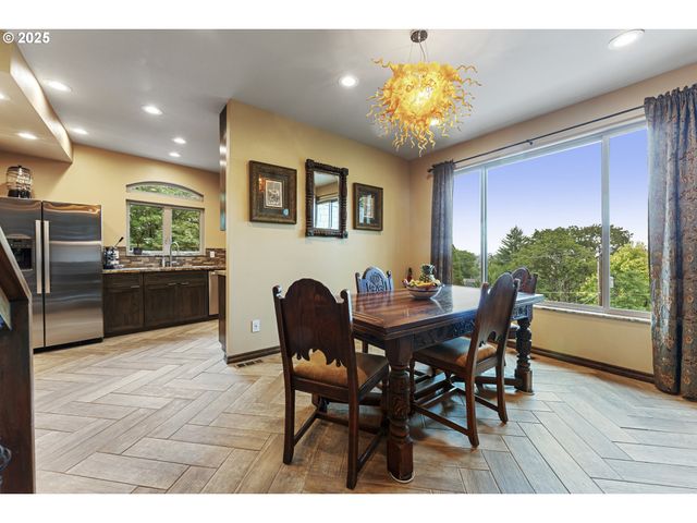 6521 S CORBETT Ave, Portland, OR 97239