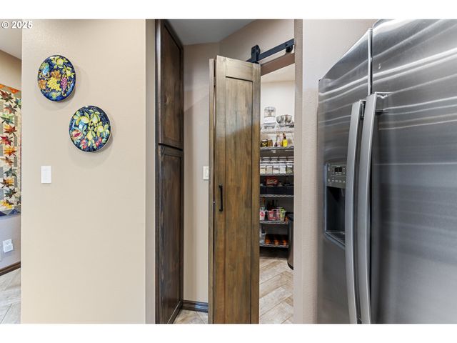 6521 S CORBETT Ave, Portland, OR 97239