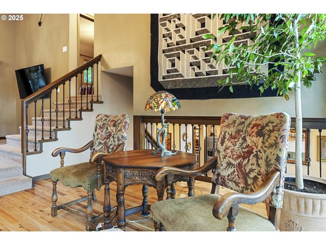 6521 S CORBETT Ave, Portland, OR 97239