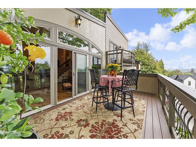 6521 S CORBETT Ave, Portland, OR 97239