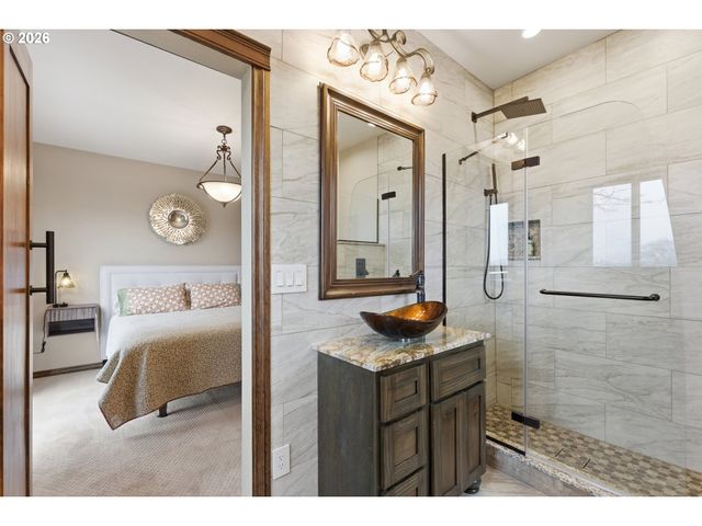 6521 S CORBETT Ave, Portland, OR 97239