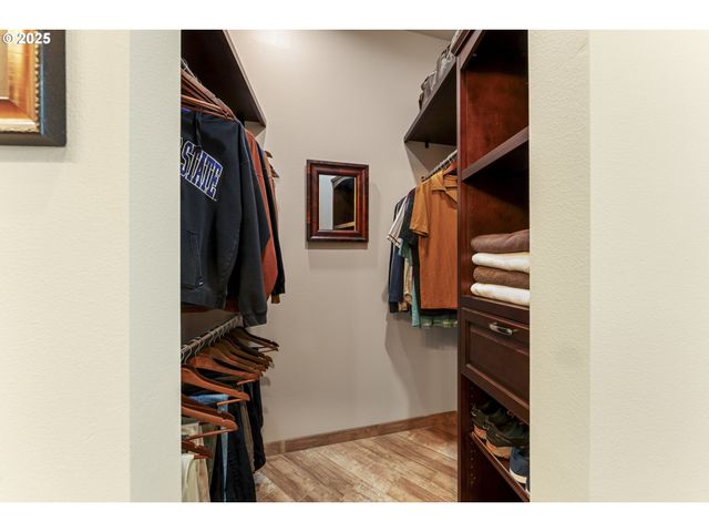 6521 S CORBETT Ave, Portland, OR 97239