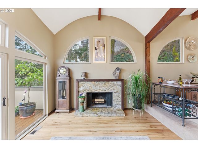 6521 S CORBETT Ave, Portland, OR 97239