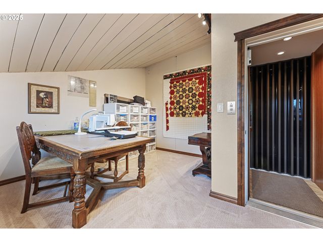 6521 S CORBETT Ave, Portland, OR 97239