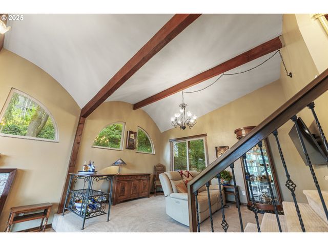 6521 S CORBETT Ave, Portland, OR 97239