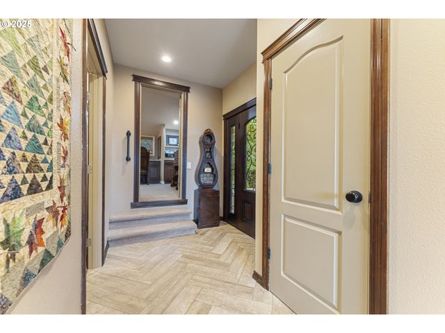 6521 S CORBETT Ave, Portland, OR 97239