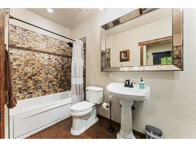 6521 S CORBETT Ave, Portland, OR 97239